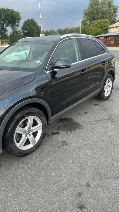 Автомобил Audi Q3