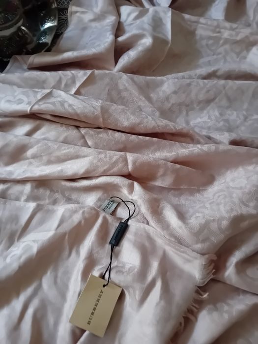 Esarfa superba, Burberry