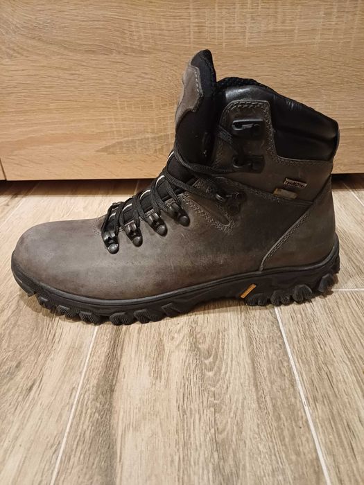 Мъжки зимни обувки №41. С връзки. Цвят: кафяв; Кавалер Юниън, България