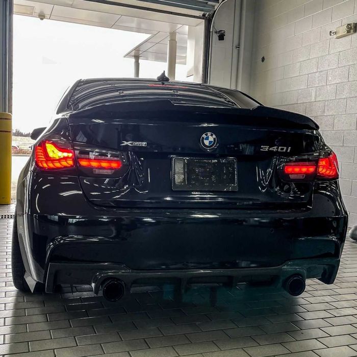 Опушени LED стопове за BMW F30 (2012–2019) – GTS визия с бягащ мигач