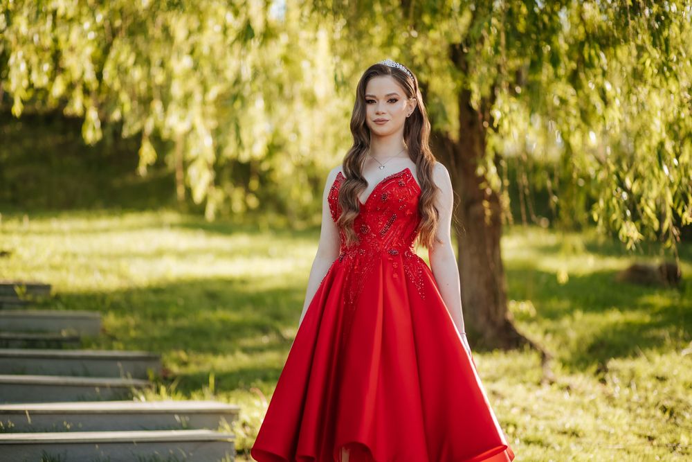 Vand rochie de ocazii speciale