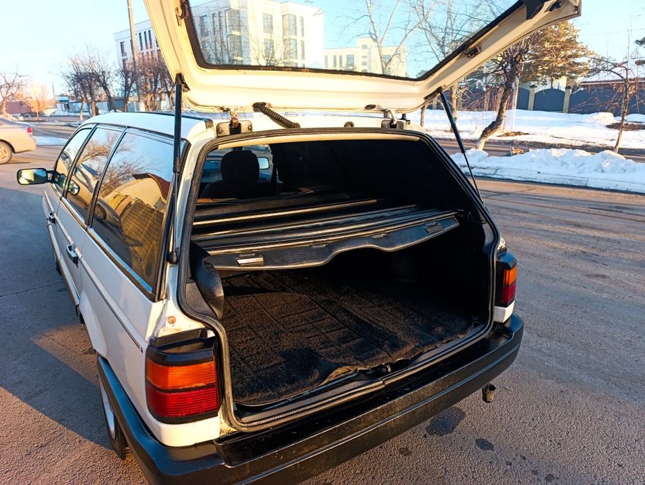 Продам пассат б3 универсал 1.8 моно