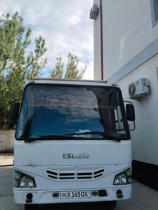 Isuzu sotiladii.
