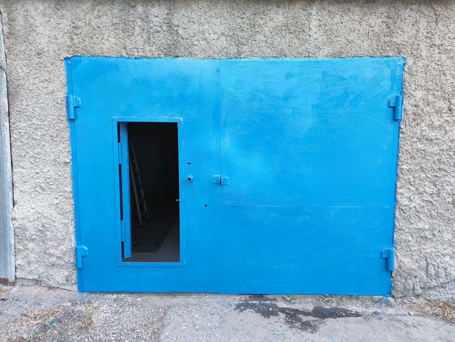 Продам капитальный гараж с землёй в центре города