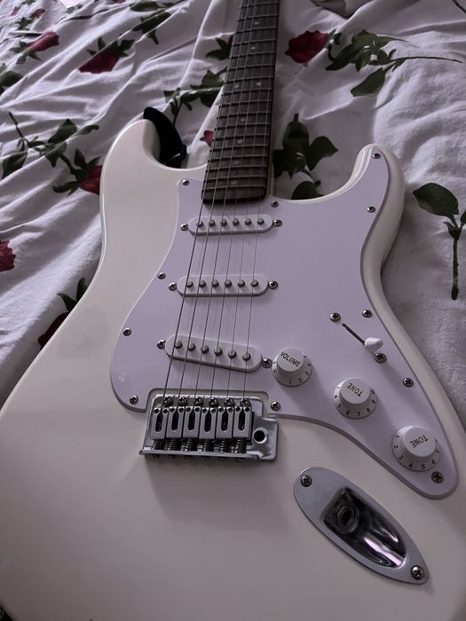 Электрогитара Fender Squier Stratocaster