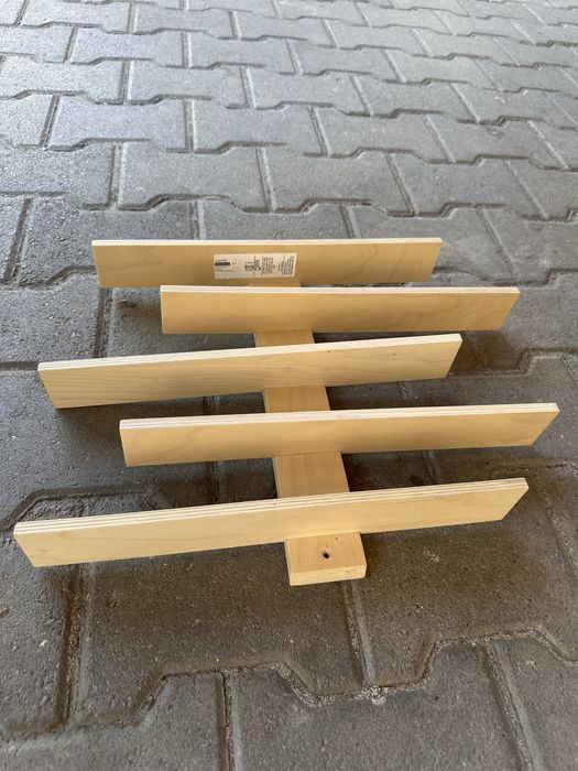 Etajera de mici dimensiuni