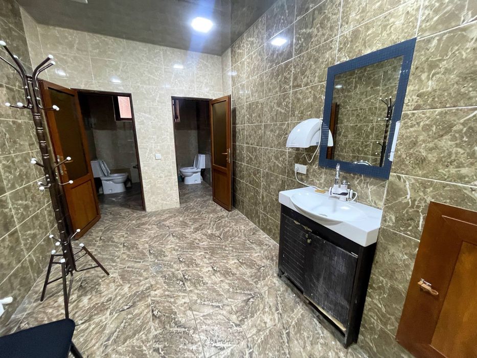 Аренда здания под школу, университет. М. Новза ул. Мукимий, 7500 m2 V1