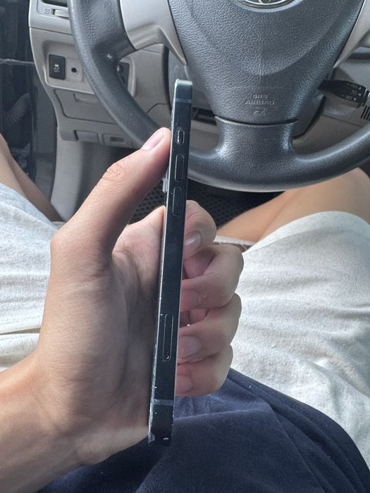 Продам айфон 13 Iphone 13