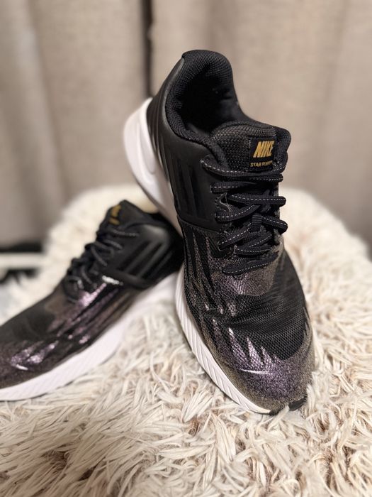 Дамски маратонки Nike