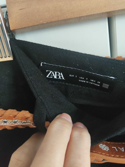 Pantaloni Zara conici