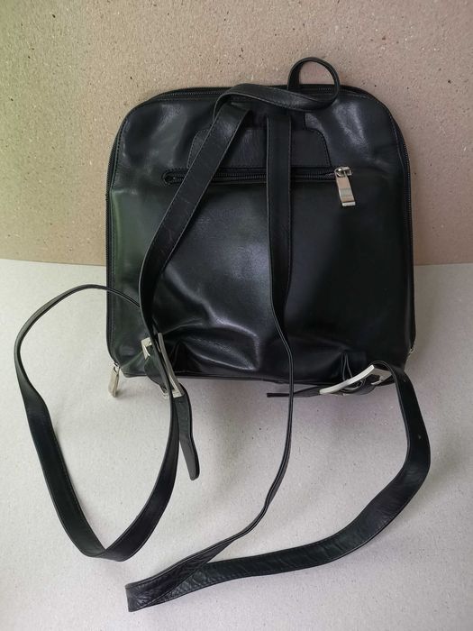 Кожена раница, черна