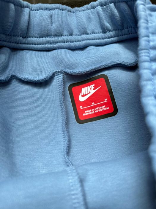 Pantaloni scurti nike tech fleece noi culoare albastru
