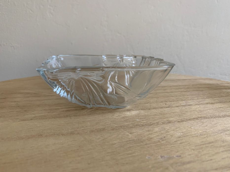 Стъклен комплект 6 бр купички за ядки и 4 бр плата