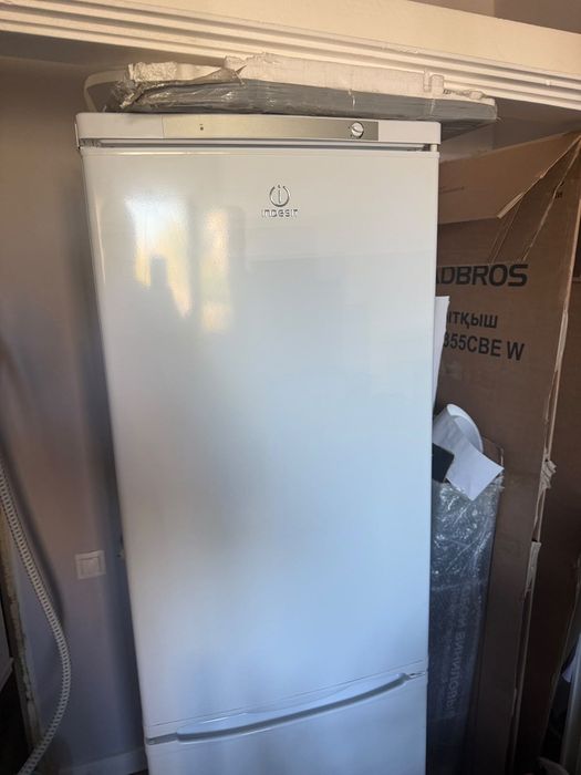 Холодильник Indesit