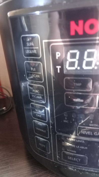 Multicooker sub presiune nou, capacitate 6 litri si carte rețete
