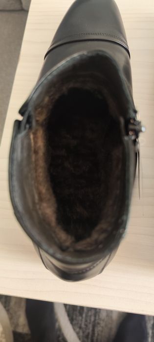 Vând cizme de piele îmblănite noi Nr 44