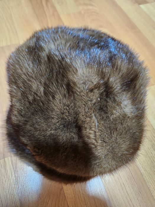 Продам норковую шапку-кепку