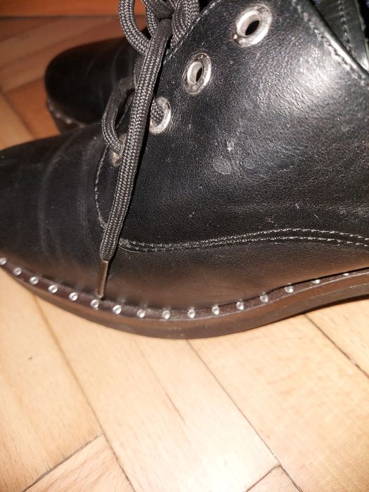 Pantofi din piele nr. 40