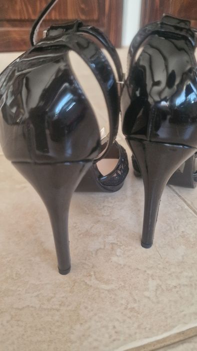 Sandale de lac cu dantela