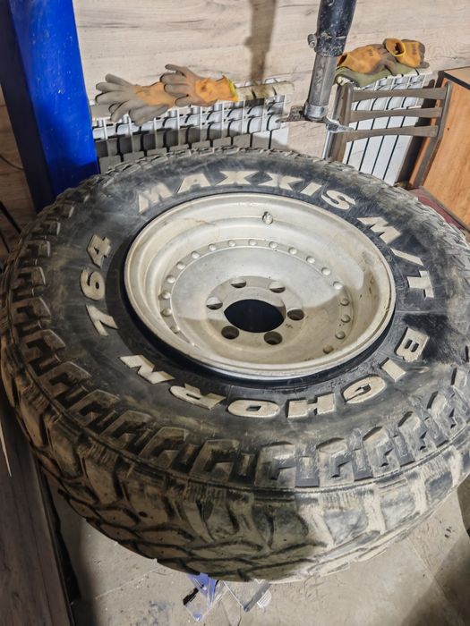 Продам резину б/у 32*11.5 р15