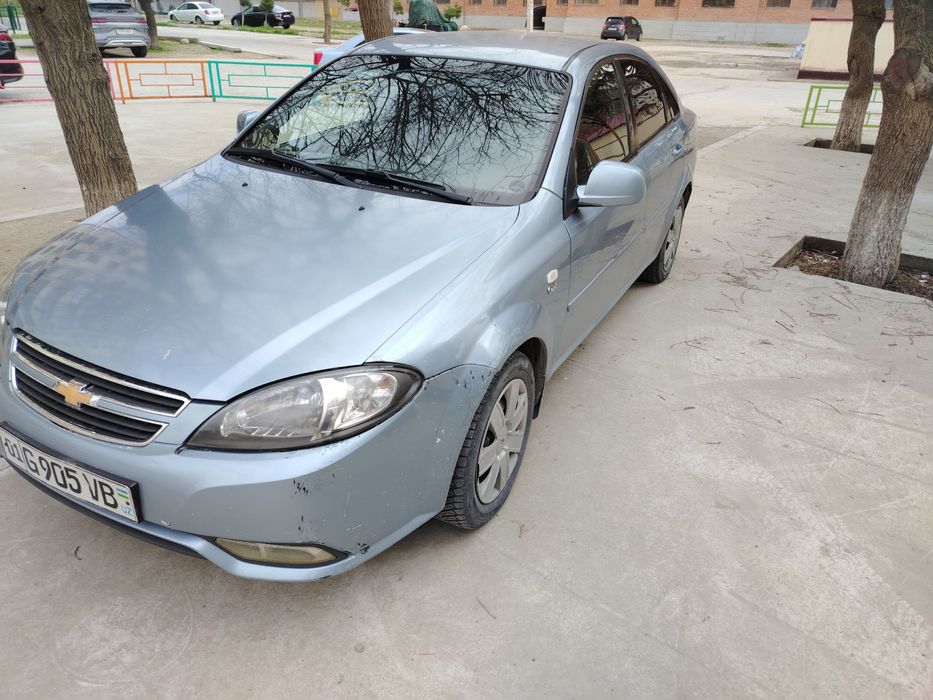 Gentra 1 evro xolati zor yurip turgan moshina