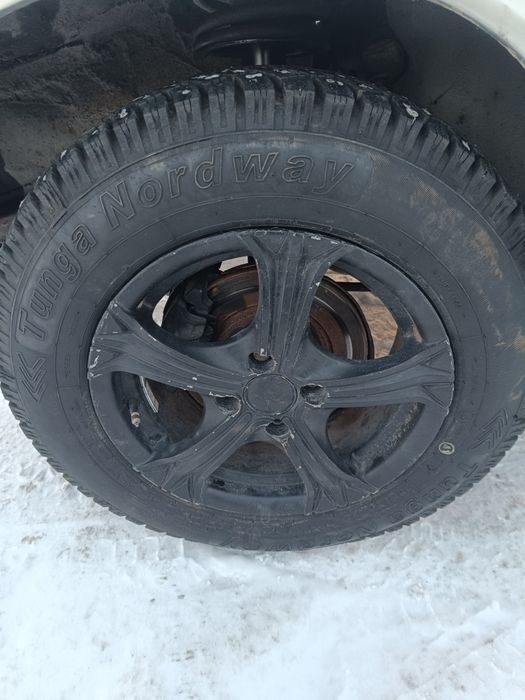 Резина шыпа  185/70 2 х