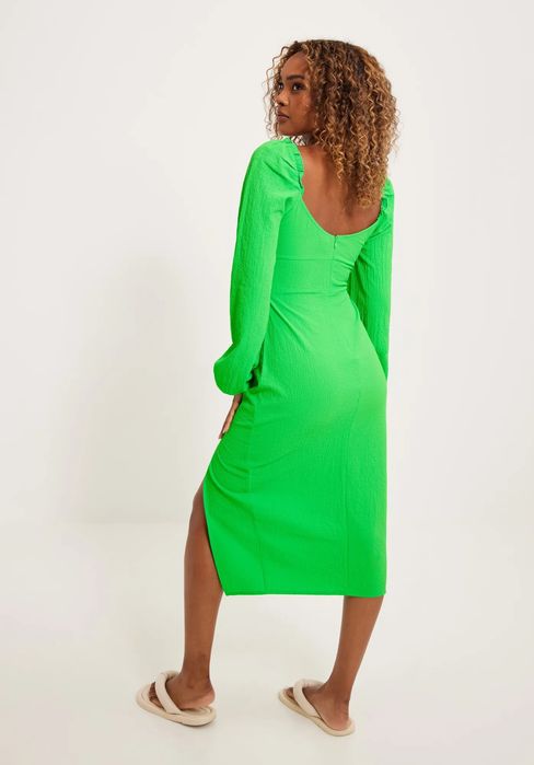 Нова рокля NLY trend в наситено зелен цвят, размер 42!