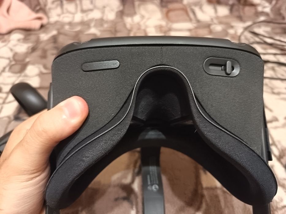 Vând Oculus quest 1