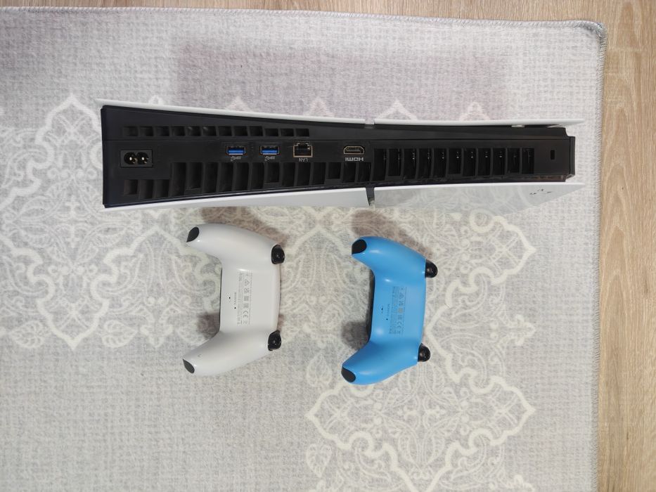 Vând PS 5 Slim + doua controllere!