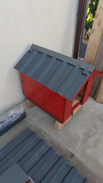 Cușcă de câine din scândură groasa