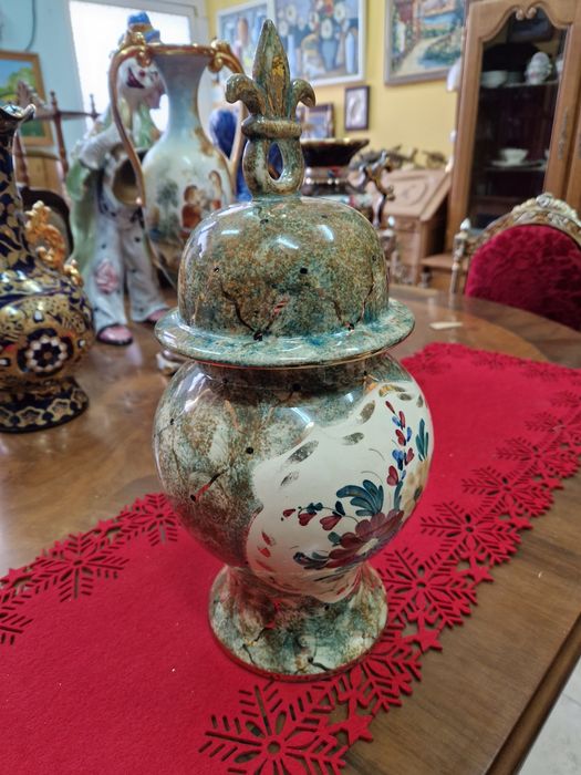 Прекрасна антикварна френска порцеланова купа урна Limoges