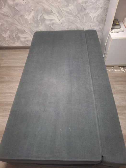 Бескаркасный диван