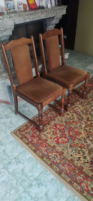 Трапезни столове 2 бр.