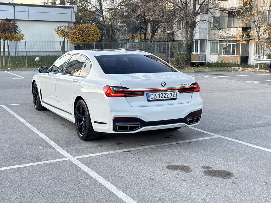 BMW 740Li сервизна книжка