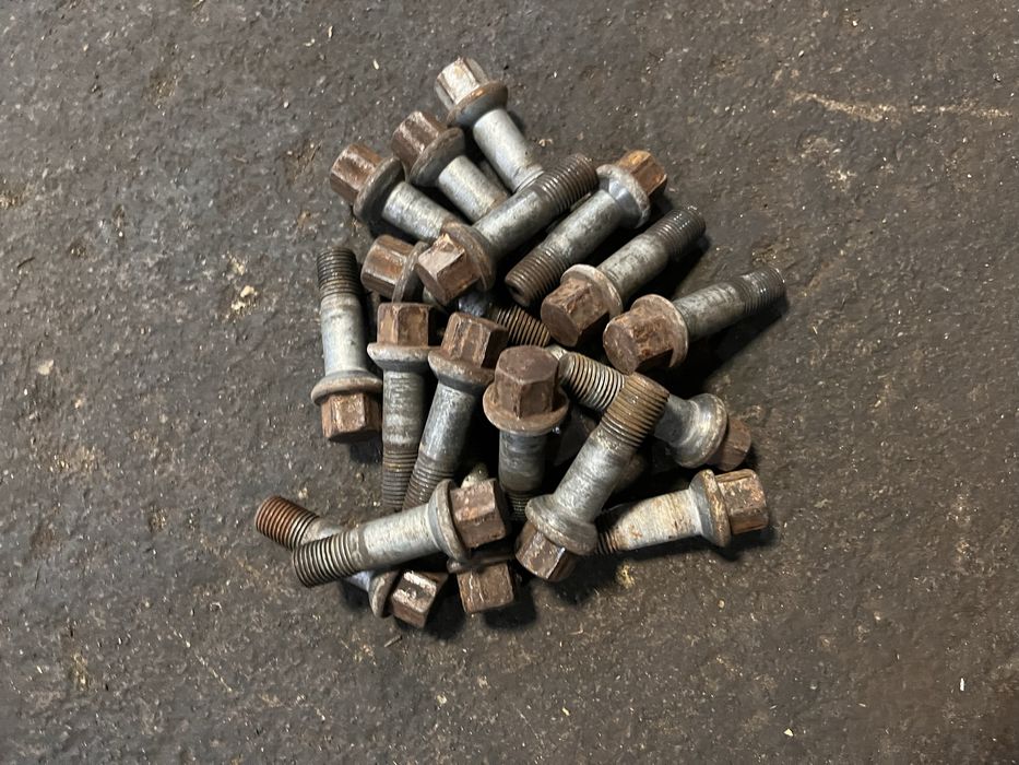 Оригинални дълги болтове за Мерцедес