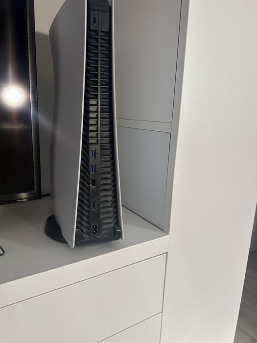 Vand ps5 disk edition; pret negociabil