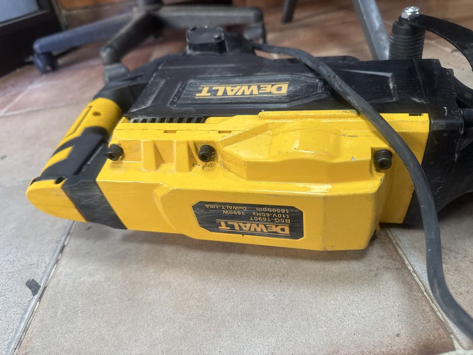 Dewalt къртач 1800w