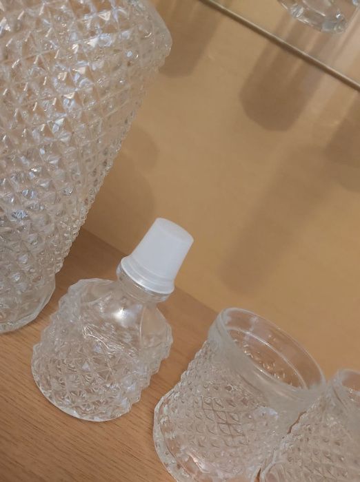 Сервиз / Комплект за уиски, чаши 6 бр + стъклена бутилка за алкохол /