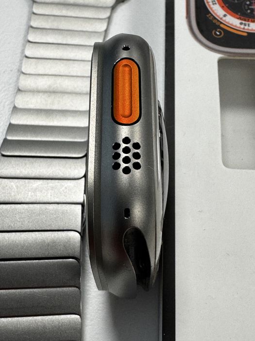 Продавам Apple Watch Ultra 2 Titanium Silver
