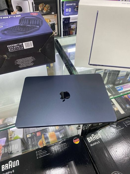 MacBook Air M2 sotiladi