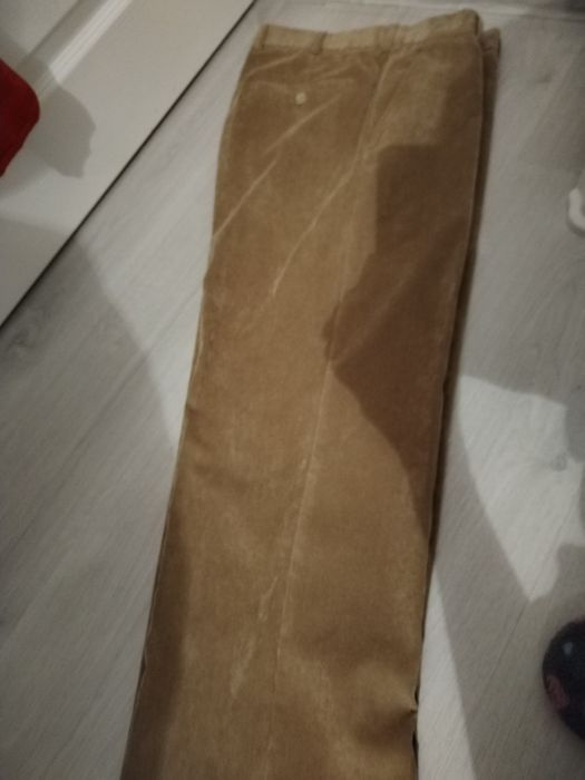 Mъжки костюм!Сако, пантолон, риза и вратовръзка. Цвят-Бежево!