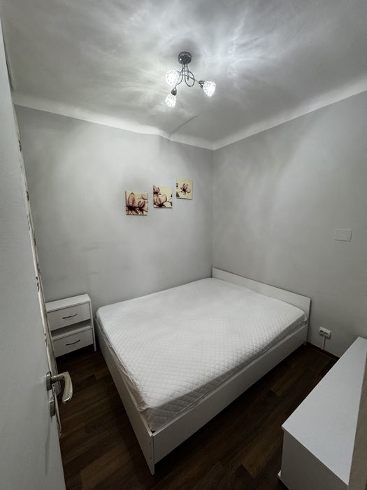 Garsoniera de inchiriat Bacau zona garii Mihai Eminescu25 parter1500 ron