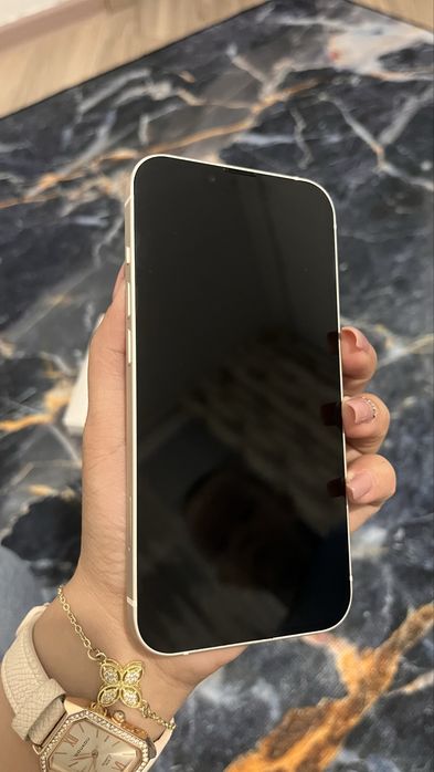 Продам Айфон 13, с коробкой