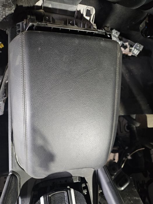 Подлакътник за Porsche Cayenne 9Y