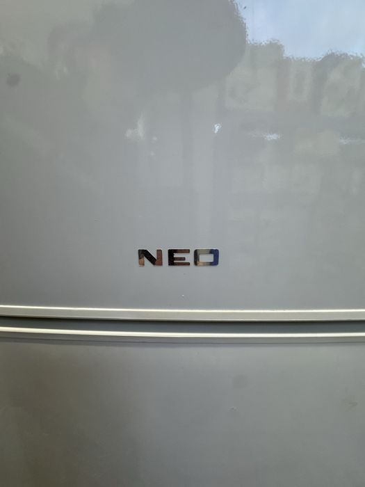 Хладилник с фризер Neo