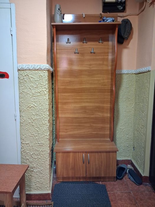 Cuier pentru haine și incaltaminte