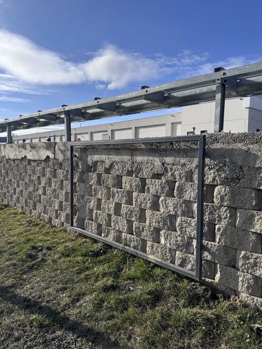 Inchiriez panou publicitar – zona Joy Sovata