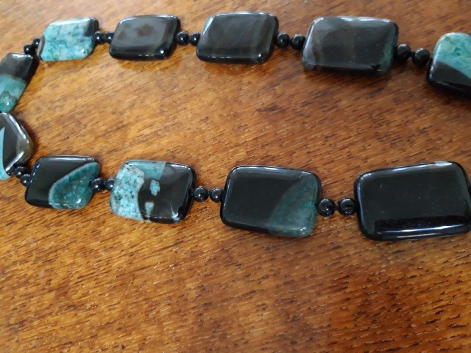 Колье и бусы из натуральных камней