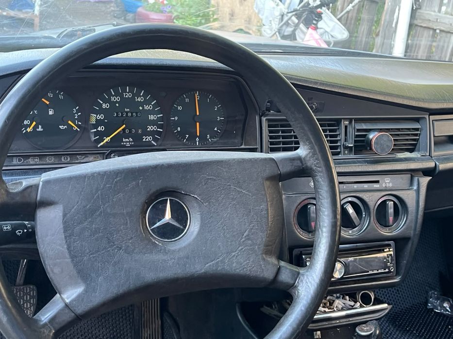 Продам машину Мерседес 190