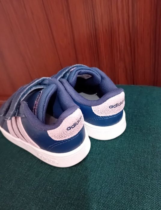 Adidași mărimea 24